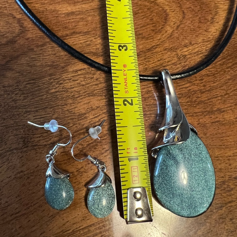 EUC sparkling blue pendant with matching earrings
